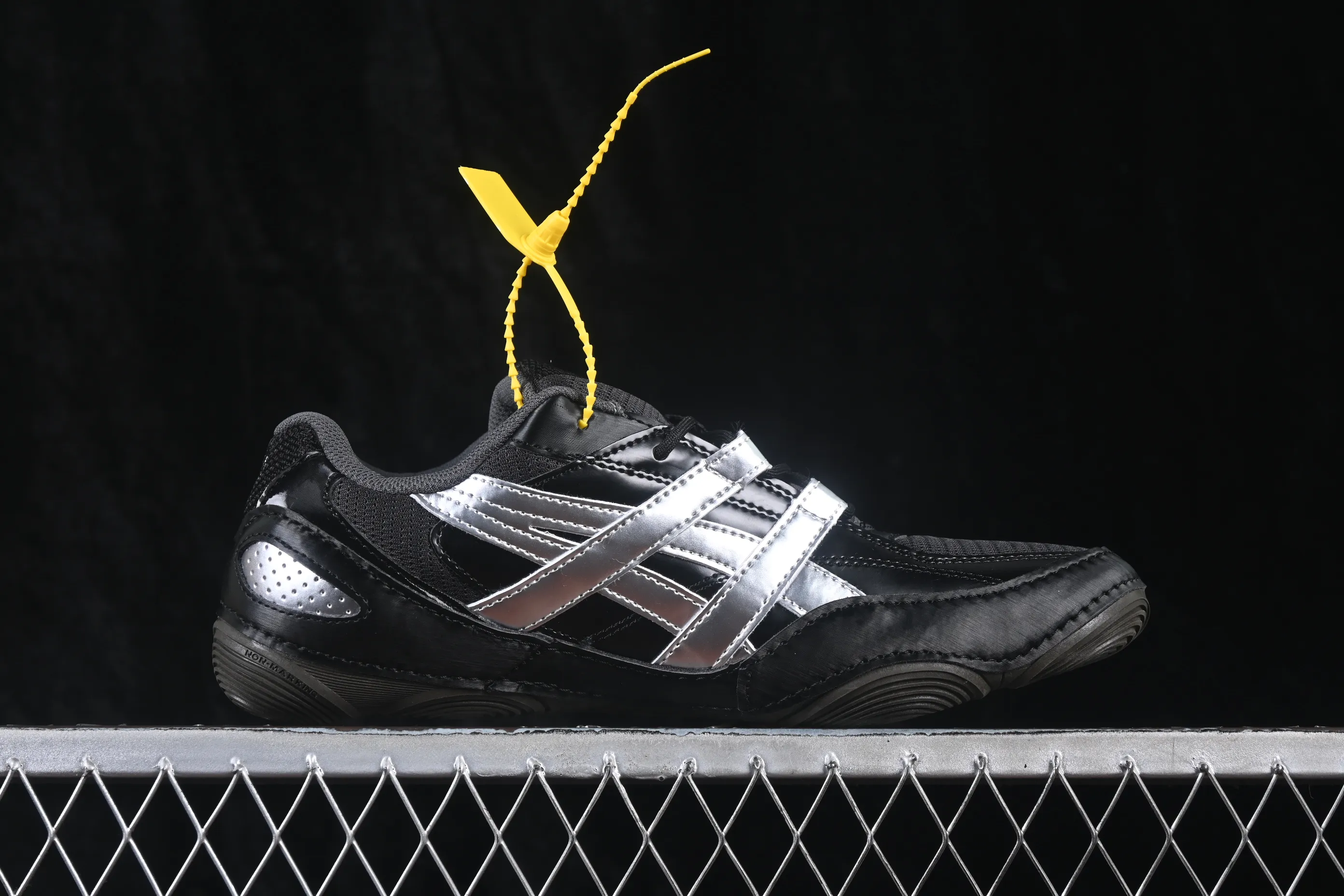 All categories Asics Asics series Asics Hypersync W version Asics Hypersync fashion retro breathable lightweight thin-soled moral training shoes 1203A879-021